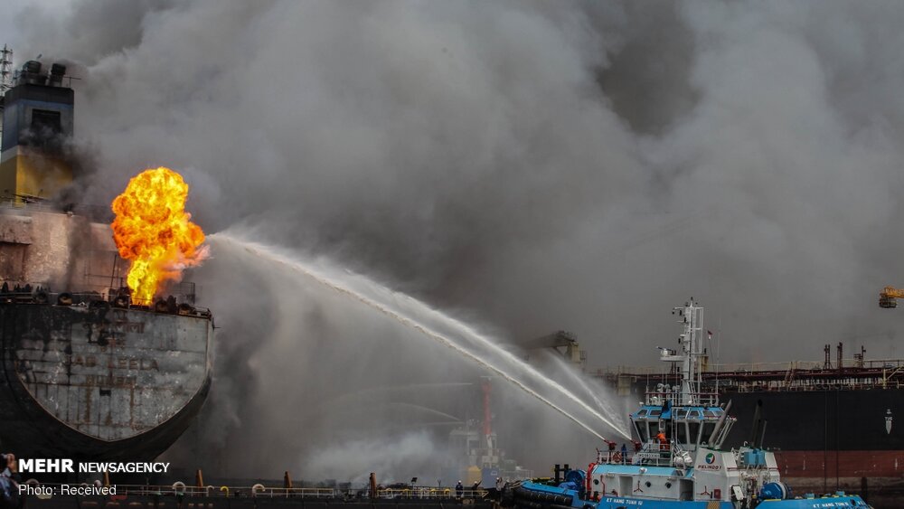 آتش سوزی یک نفتکش بر اثر برخورد با کشتی باری در آبهای ساحلی
چین