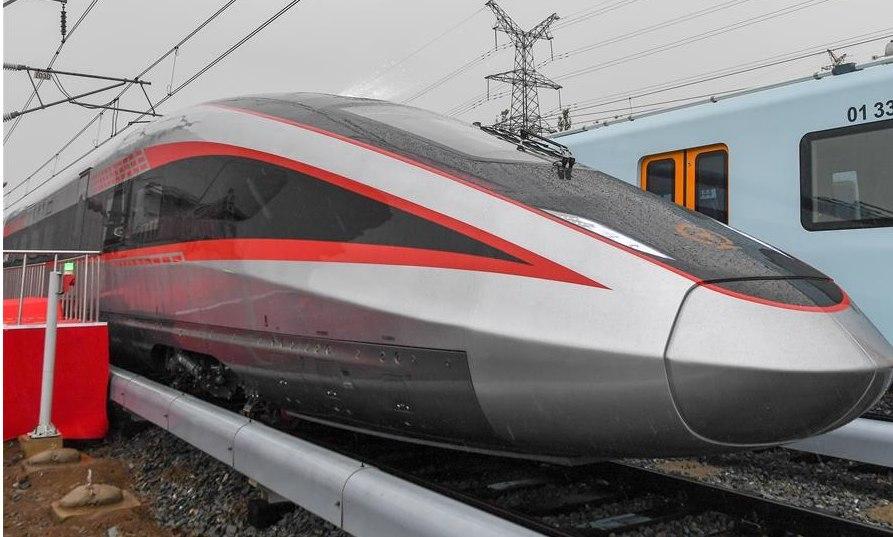 قطار پرسرعت چینی در همه انواع خطوط ریلی حرکت می‌کند