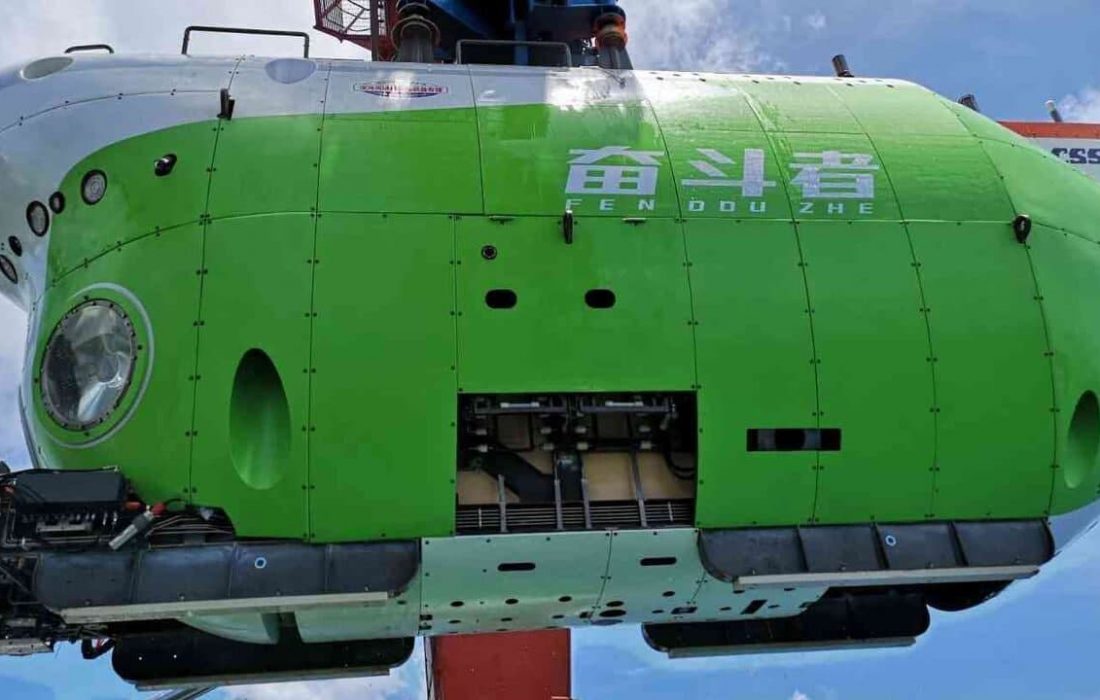 زیردریایی چینی بر بستر گودال ماریانا نشست