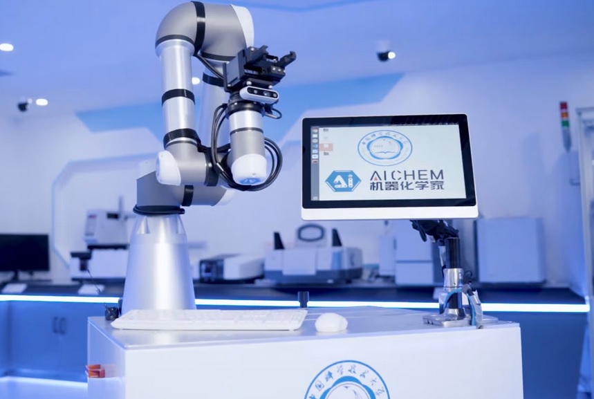 ربات چینی مرزهای تحقیقات شیمیایی و انرژی پاک را جابجا می‌کند