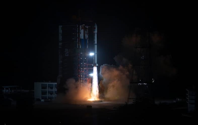چین یک ماهواره مخابراتی پربازده را به فضا پرتاب کرد