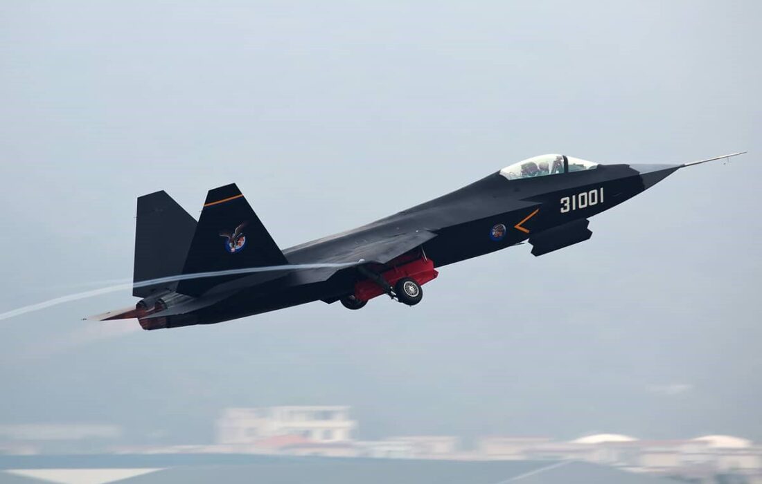 جنگنده جدید چین برای پرواز از روی ناو هواپیمابر آینده این کشور