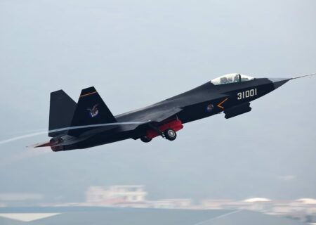 جنگنده جدید چین برای پرواز از روی ناو هواپیمابر آینده این کشور