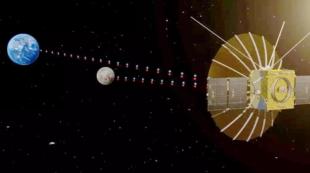 ماهواره چین برای دریافت اطلاعات از سمت پنهان ماه