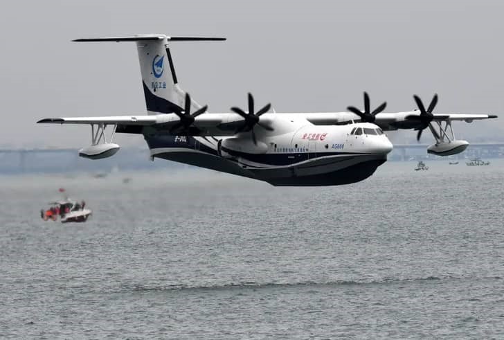 آزمایش پرواز هواپیمای بزرگ آبی-خاکی چین برای اطفای آتش‌سوزی