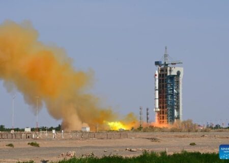 چین ۳ ماهواره علمی را به فضا پرتاب کرد