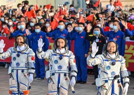حضور اولین فضانورد غیرنظامی چین در ایستگاه فضایی