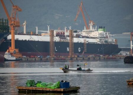 مسائل زیست محیطی چه نقشی در رقابت بین چین و کره‌جنوبی در صنعت کشتی سازی دارد؟