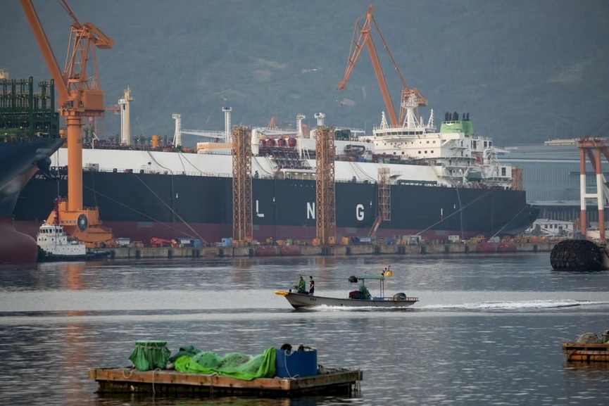 مسائل زیست محیطی چه نقشی در رقابت بین چین و کره‌جنوبی در صنعت کشتی سازی دارد؟