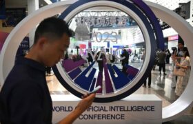 نمایش خدمات مشابه ChatGPT توسط شرکت‌های چینی در نمایشگاه هوش مصنوعی شانگهای