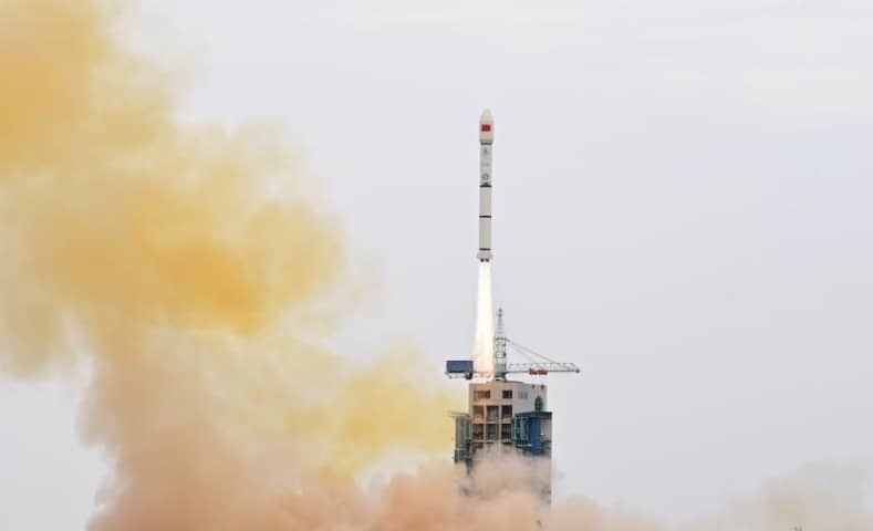 چین ۲ ماهواره را برای توسعه ابرمنظومه اینترنتی خود به فضا فرستاد