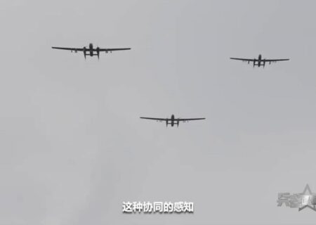 نخستین نمایش پرواز گروهی پهپادهای مسلح چینی