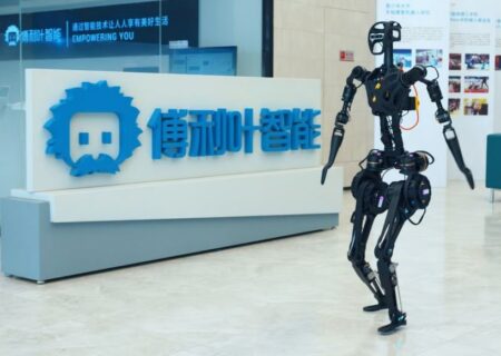 شرکت چینی و تولید ربات‌ انسان‌نما با مغز هوش مصنوعی