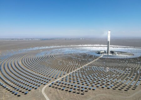 اولین نیروگاه انرژی خورشیدی در شین جیانگ