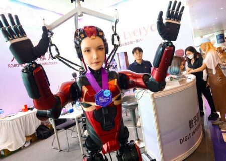 برنامه هوش مصنوعی چین و ربات‌هایی که به یار و فرزند انسان تبدیل می‌شوند