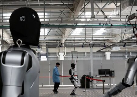 ۳۰۰ هزار ربات با کاهش جمعیت چین کارخانه‌ها را فعال نگه می‌دارند