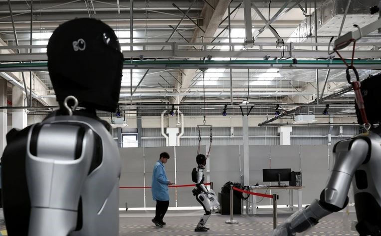 ۳۰۰ هزار ربات با کاهش جمعیت چین کارخانهها را فعال نگه میدارند