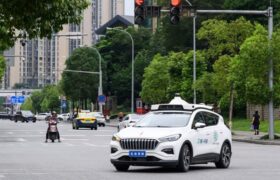 رقابت شرکت‌های چینی و آمریکایی در بازار جهانی تاکسی‌های خودران