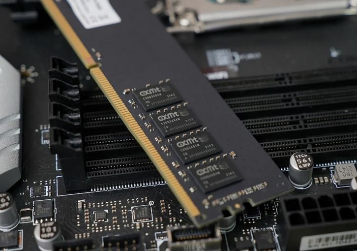 کاهش فاصله فناورانه چین با آمریکا با تولید تراشه‌های حافظه پیشرفته LPDDR5X