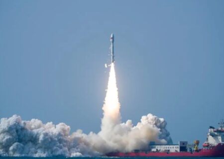 پرتاب موفق ماهواره‌بر چینی از سکوی دریایی