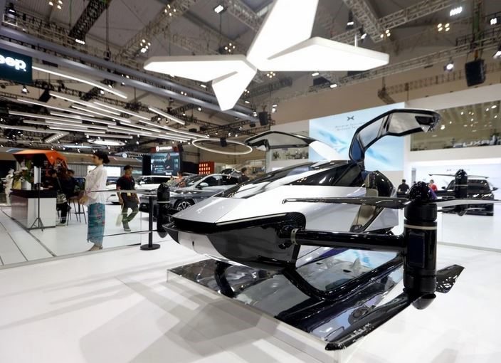 چرخش تسلا به سوی هوش مصنوعی و ترغیب خودروسازان چینی به گسترش فناوری‌